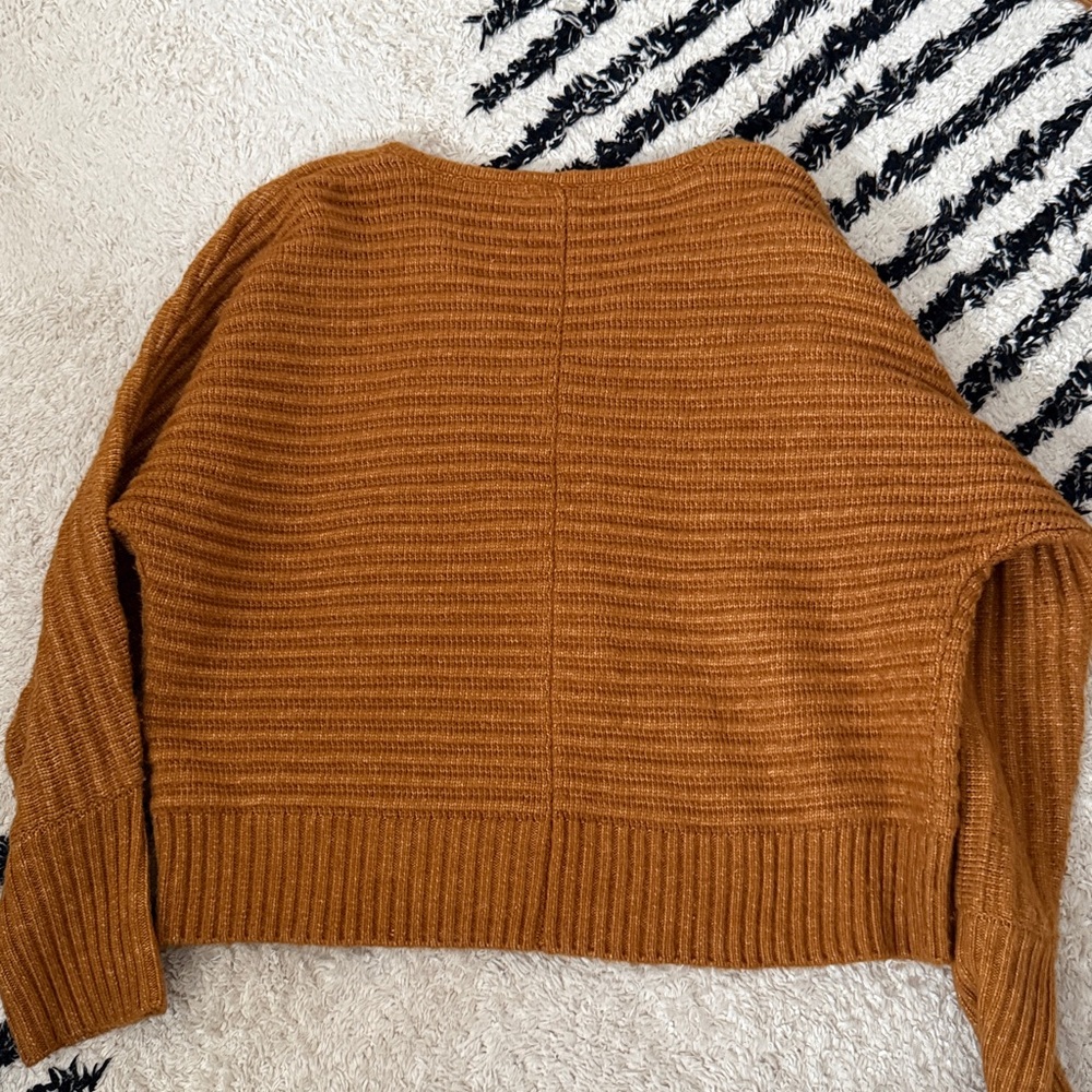 Sincerely Jules Cropped V-Neck Sweater Size:Medium - Picture 4 of 5